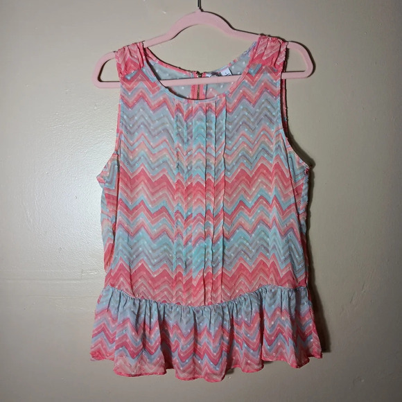 Elle sleeveless top with spring colors. Size Large - Picture 1 of 3